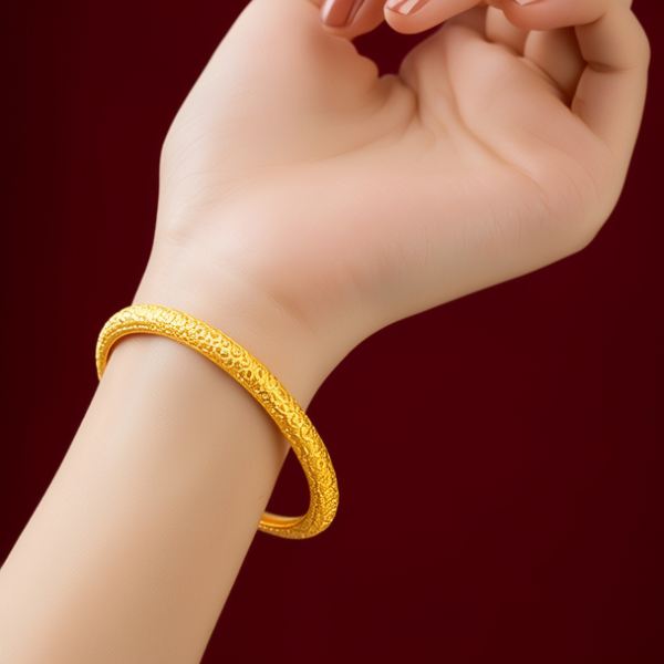 带金手镯的图片