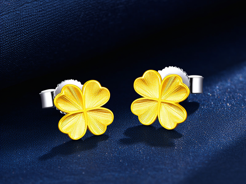 四叶草黄金耳钉图片